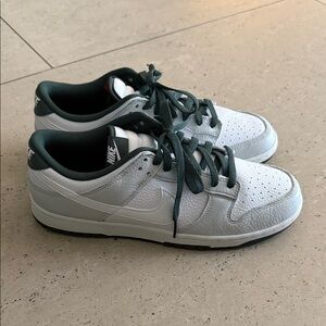 Men’s Nike Dunk Low SE 'Photon Dust Vintage Green' size 10.5 brand new